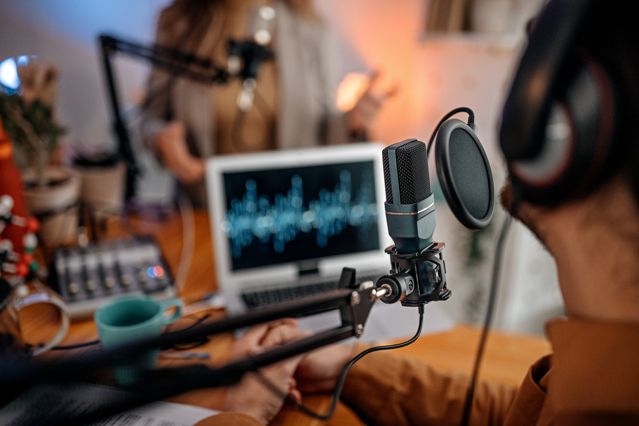 Guía para Armar un Setup para tu Podcast: Entendiendo el Funcionamiento de un Sistema de Grabación de Audio