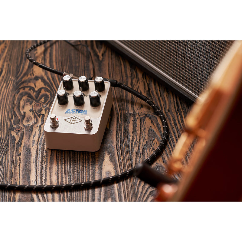 Universal Audio Astra Pedal de Modulación