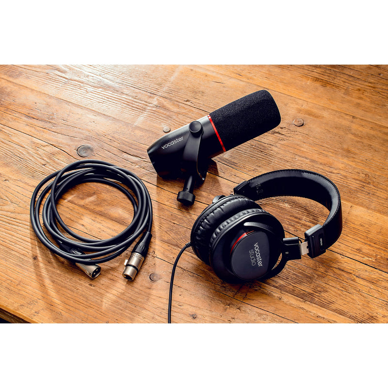 Focusrite Vocaster Two Studio Bundle