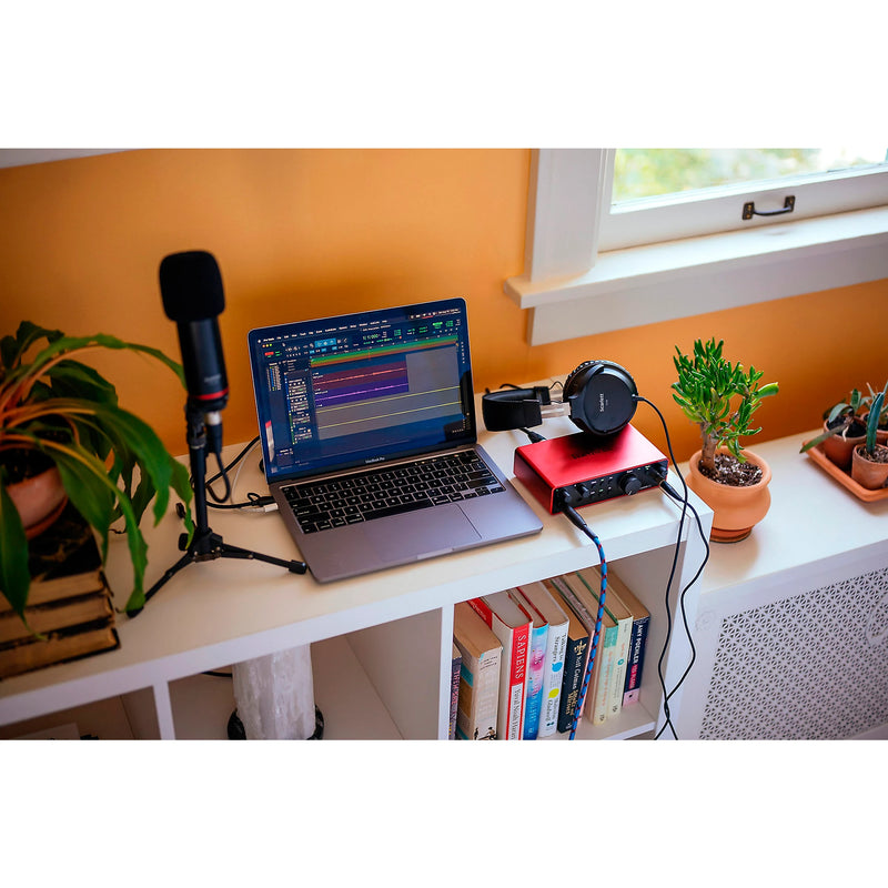 Focusrite Scarlett 2i2 Studio 4th Gen